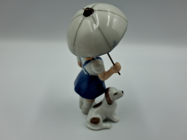 Royal Copenhagen "Pige med hund"